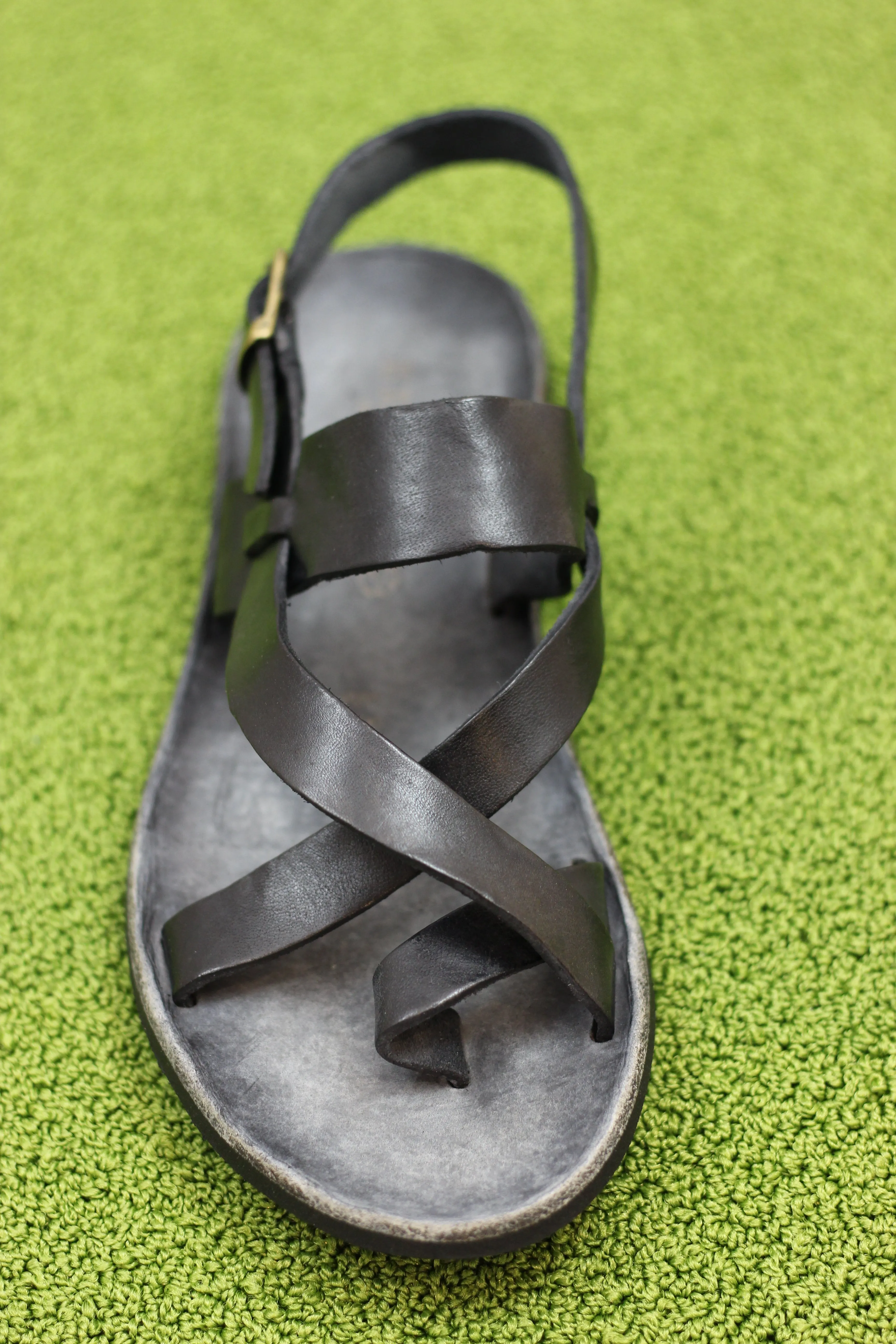 Brador Women's 34723 Toe Thong Sandal - Black Leather