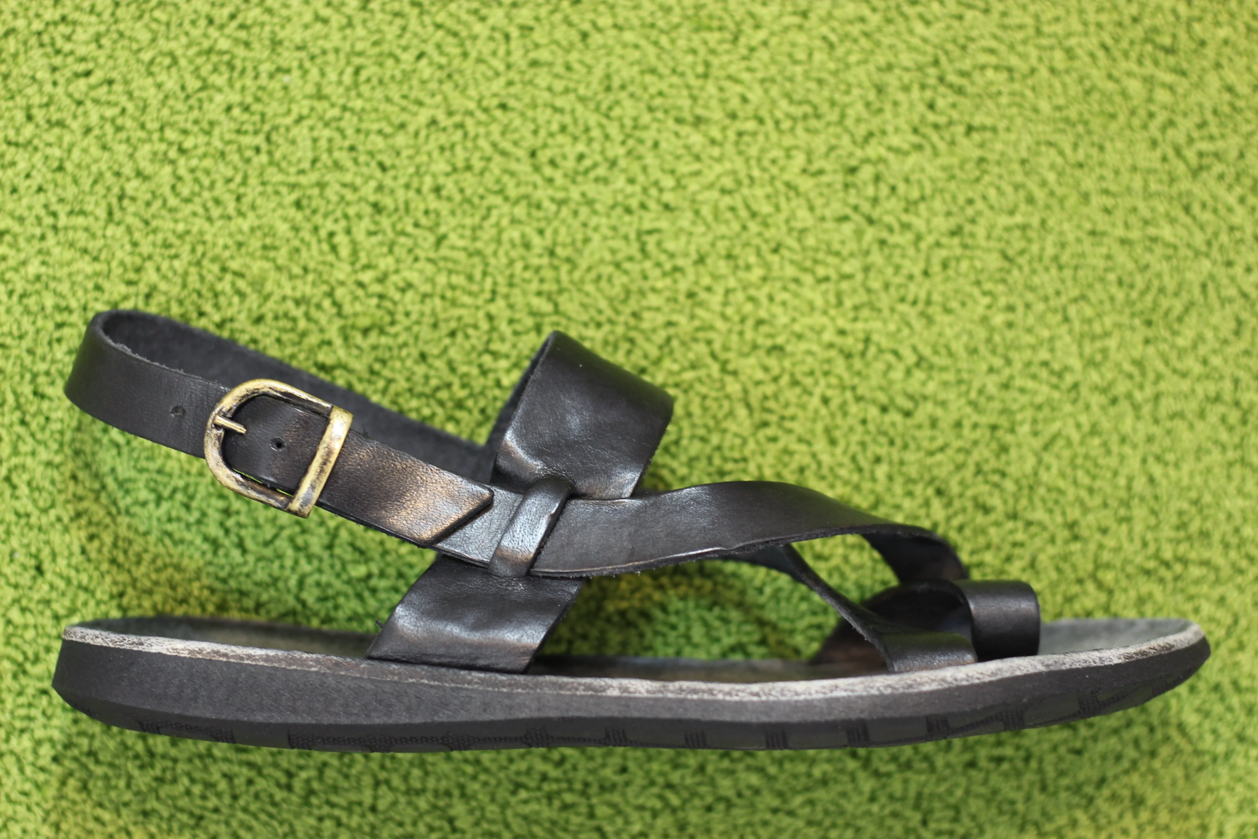 Brador Women's 34723 Toe Thong Sandal - Black Leather