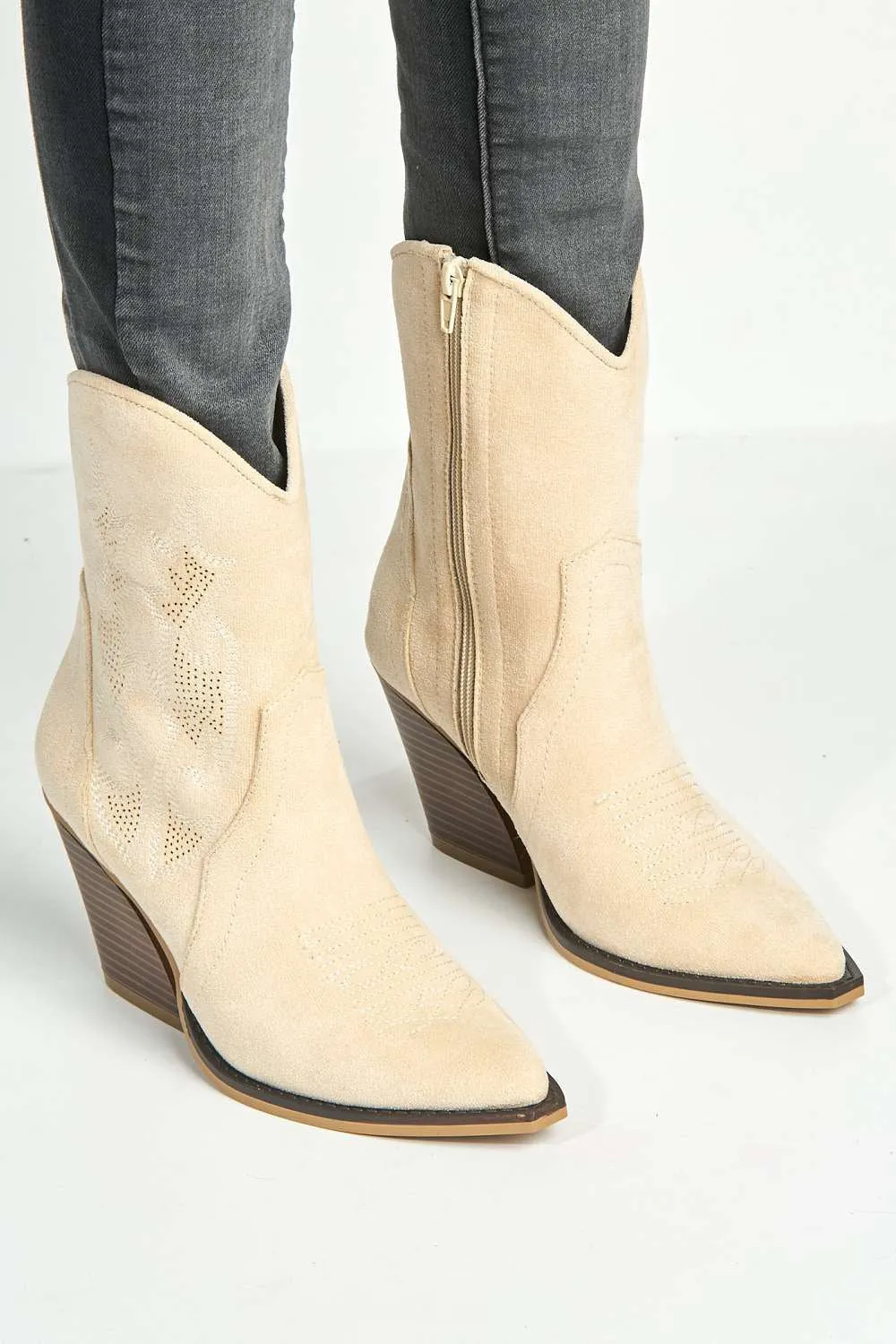 Bromley Detail Western Boots in Beige