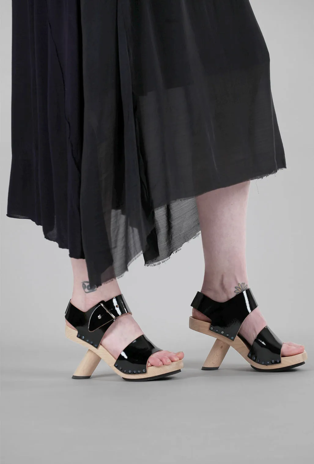 Hoppla Wood Sandal, Black Patent